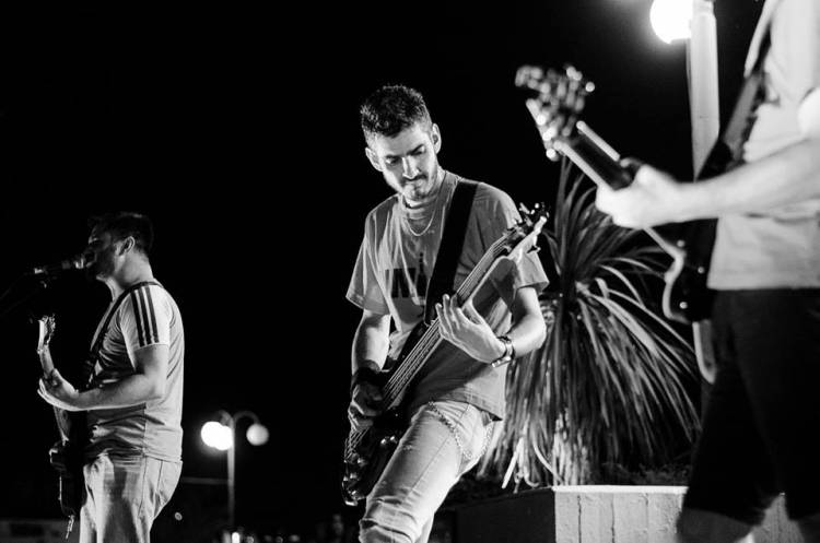 LA PLAZA 25 DE MAYO SE LLENA DE ROCK 