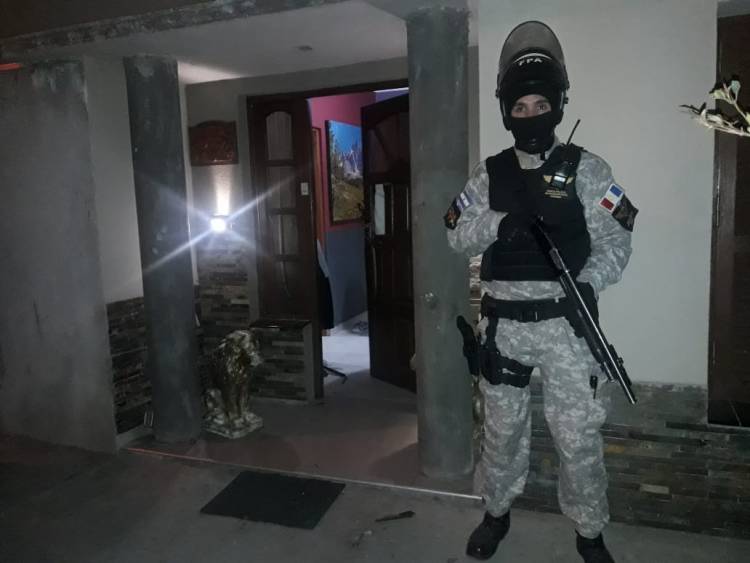 CAEN DOS REFERENTES NARCOS CON COCAÍNA, MARIHUANA, ARMA Y DINERO EN RÍO TERCERO