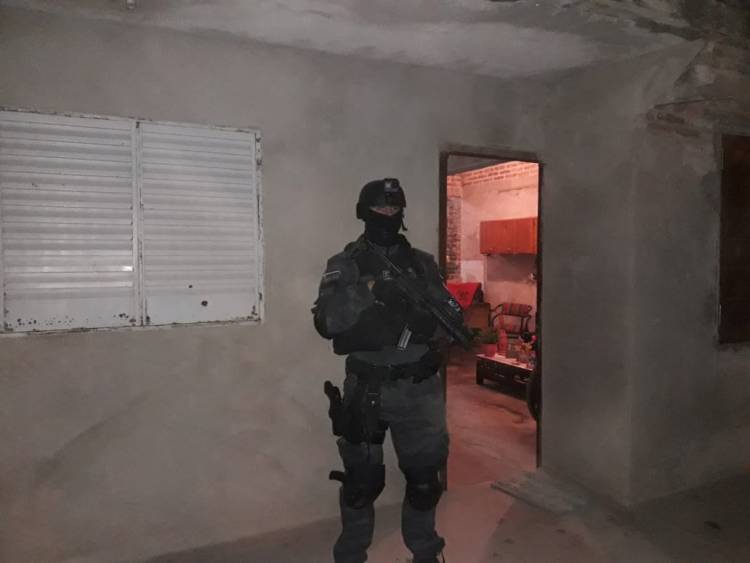 CAEN DOS REFERENTES NARCOS CON COCAÍNA, MARIHUANA, ARMA Y DINERO EN RÍO TERCERO