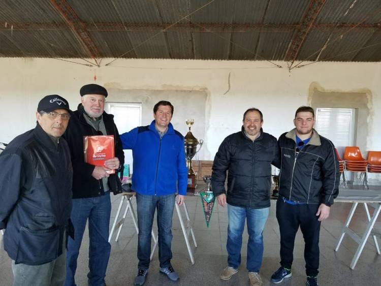 El Intendente entregó ayuda económica al Club de Caza y Pesca