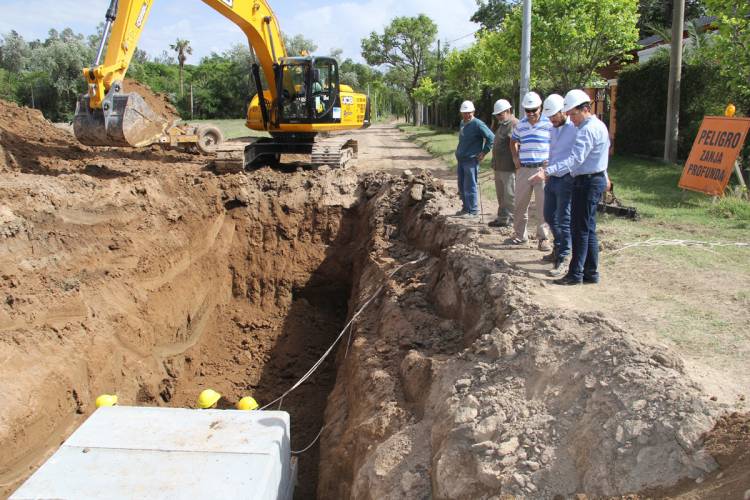 EL INTENDENTE CRAVERO INAUGURA LA PRIMERA ETAPA DE LA OBRA: MASTER DESAGÜE DE CALLE B. MITRE Y DA INICIO A LA SEGUNDA ETAPA