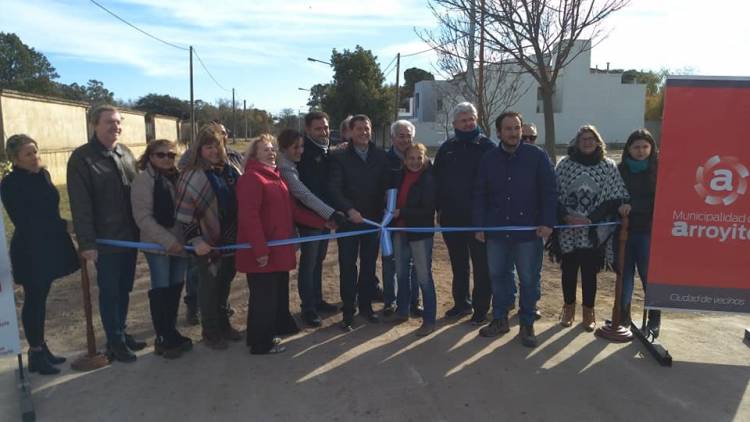 EL INTENDENTE CRAVERO FIRMÓ DECRETOS DE ADJUDICACIÓN DE OBRA POR MÁS 17 MILLONES DE PESOS Y DEJÓ INAUGURADA LA PRIMERA ETAPA DE LA OBRA DEL MASTER DESAGÜE DE CALLE MITRE 