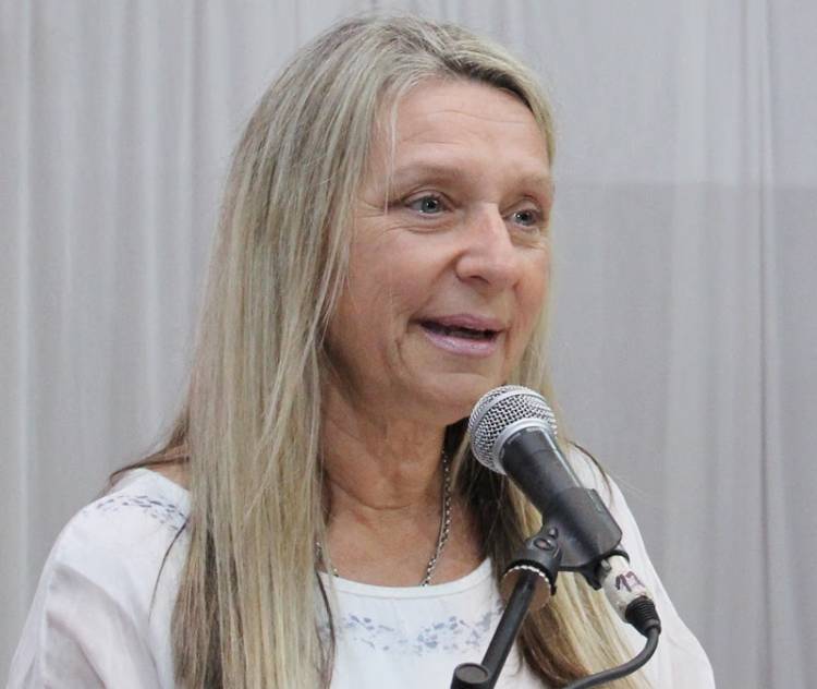 EL INTENDENTE CRAVERO SALUDA A LA PROFESORA ALEJANDRA DELLAVALE TRAS SU JUBILACIÓN