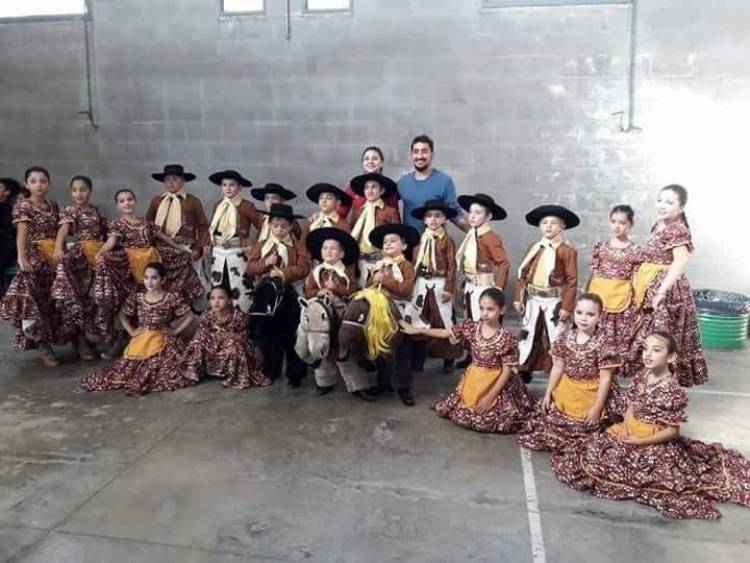 Muestra de Talleres de la Casa de la  Cultura en el Centro Vecinal Xanaes