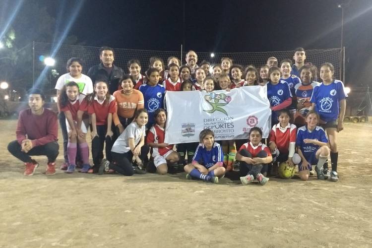 Arroyito: Amistoso de fútbol en el Polideportivo Municipal