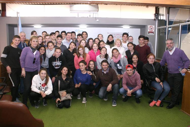 El Intendente Cravero recibió a alumnos de Miramar