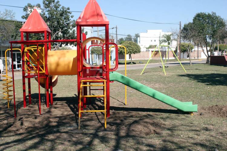 Nuevos juegos y remodelación en Plaza de Los Homenajes