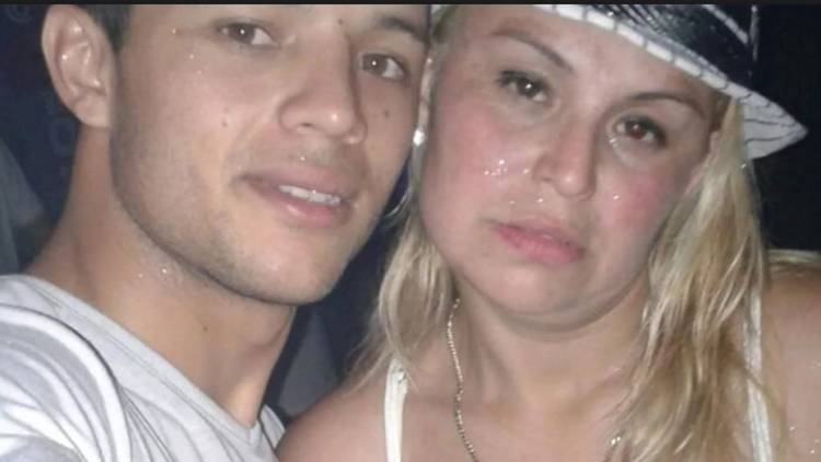 Prendió fuego a su mujer embarazada y los dos murieron