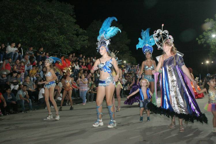 Arroyito, cerró los carnavales con un gran marco público de toda la región
