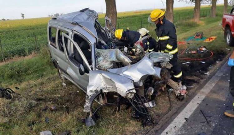 Asesinó a su mujer y luego se mató chocando contra un camión