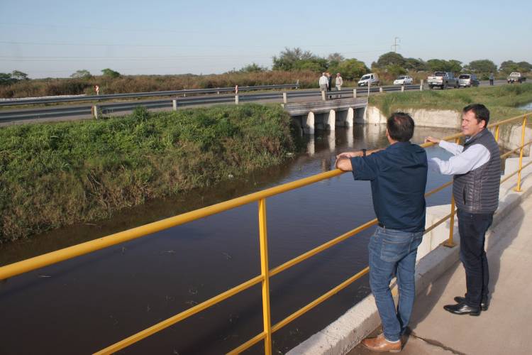 LA OBRA DEL CANAL DERIVADOR, QUE GESTIONÓ CR. CRAVERO, EVITÓ QUE INGRESARA AGUA A LA CIUDAD DE ARROYITO