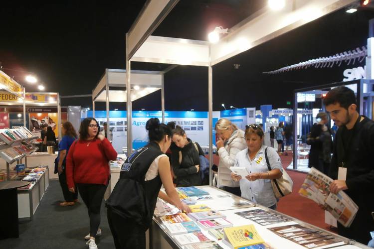 Representantes de nuestra Biblioteca, en la Feria Internacional del Libro