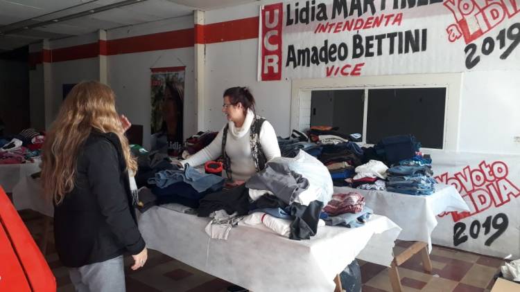 Gran convocatoria el "Ropero Comunitario" organizado por la Pre Candidata Lidia Martínez