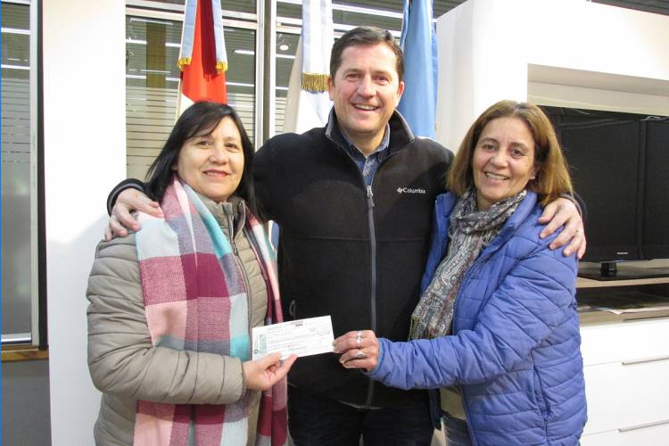 El Intendente entregó subsidio al Ctro. Vecinal Xanaes