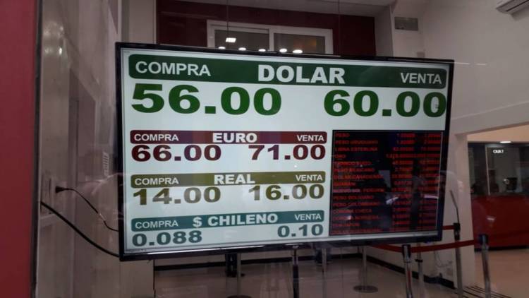 Tras las PASO , Feroz salto del dólar: 61 pesos en el Banco Nación