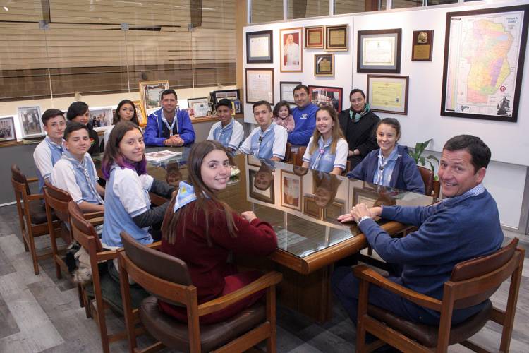 El Intendente Cravero recibió a Scouts del grupo Flor de Ceibo