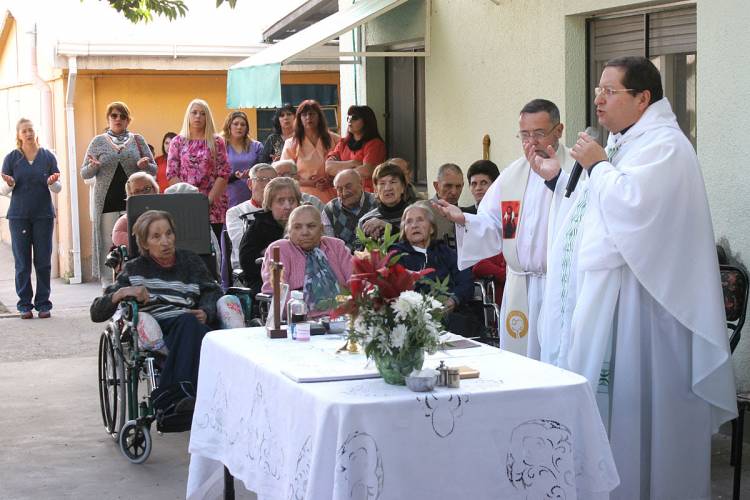 Se celebró la misa y unción de los enfermos en el Hogar de Ancianos Juan XXIII
