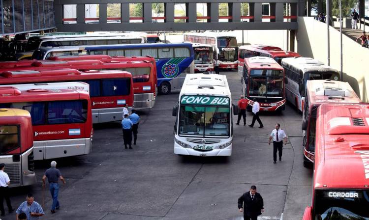 Córdoba: sin colectivos por el paro de choferes del servicio interurbano