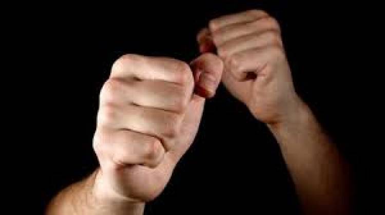 Arroyito: Empezo el año a los puños. 