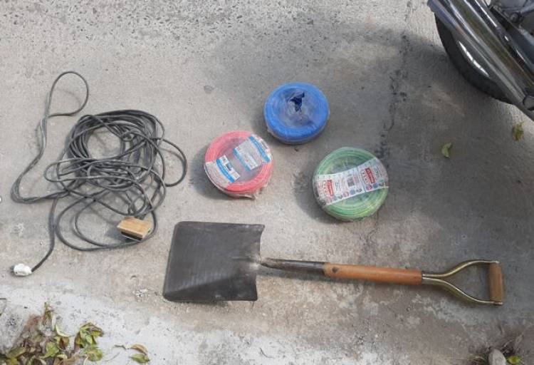 Robaron en una obra de construcción, detuvieron un masculino y recuperaron los elementos