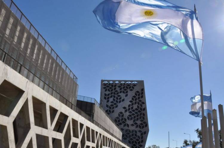 Schiaretti dispuso reducción salarial de la planta política