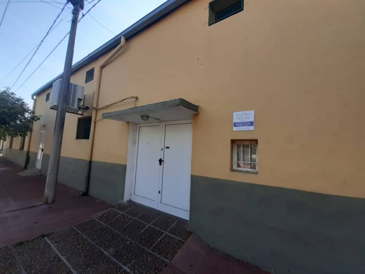 Recorrido del Comité local de la UCR y del Club de Abuelos para la posible instalación de Centros Sanitarios de Emergencia