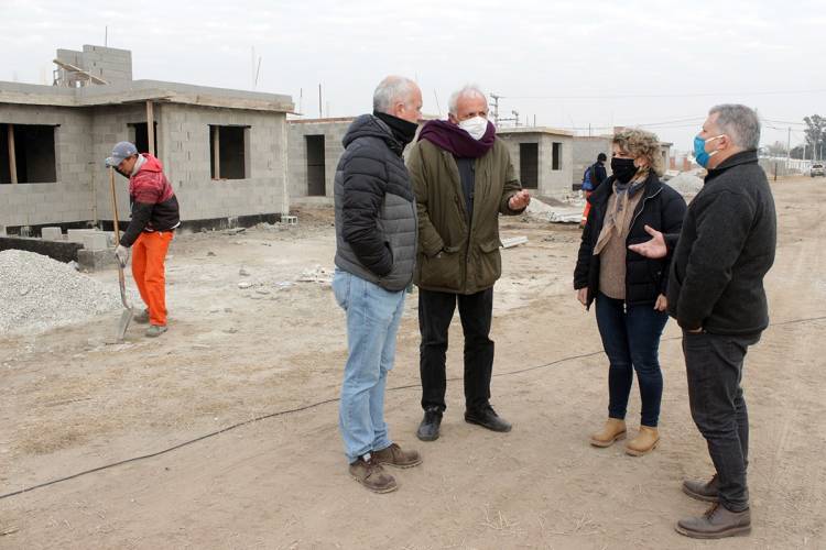 EL INTENDENTE VISITÓ LAS OBRAS DE VIVIENDAS
