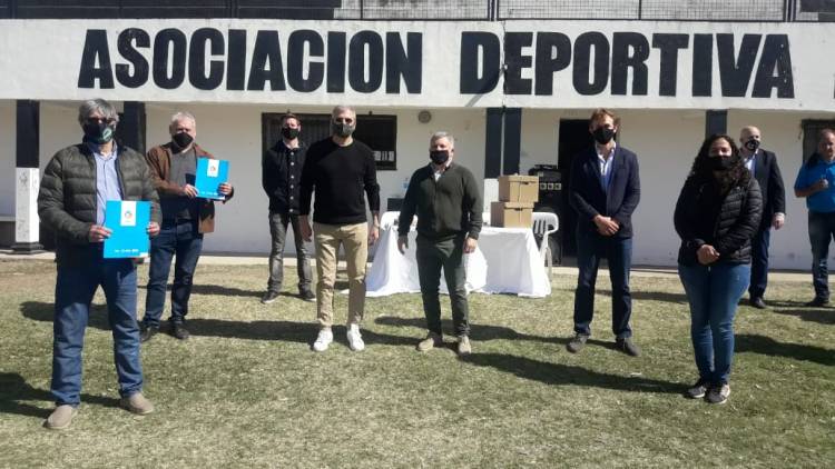 ENTREGA DE SUBSIDIOS A TRES CLUBES DE LA CIUDAD DE ARROYITO