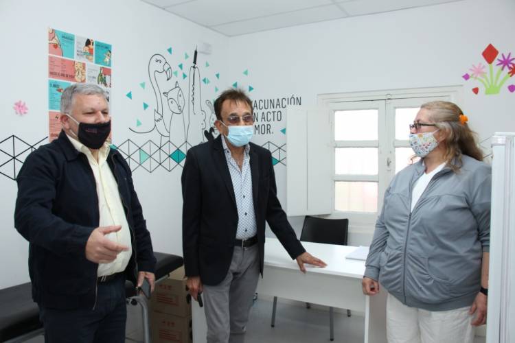 EL DR. COSTILLA ATIENDE EN LAS POSTAS DE SALUD