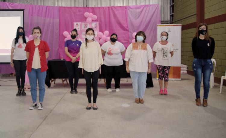 EN LA CURVA DICTAMOS UNA CHARLA PREVENTIVA DEL CÁNCER DE MAMA