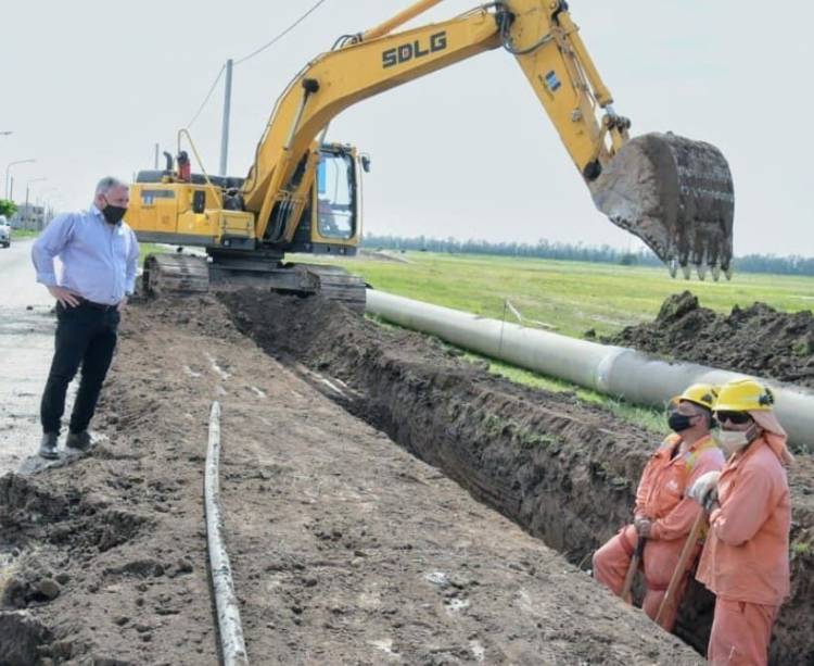 EL INTENDENTE SUPERVISÓ EL AVANCE DE LA OBRA DE CLOACAS, UN SERVICIO QUE JERARQUIZA LA CIUDAD