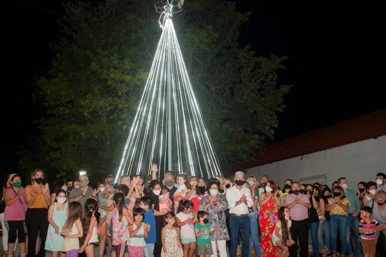SE INAUGURÓ EL ÁRBOL NAVIDEÑO SOBRE EL PARQUE ROMERO