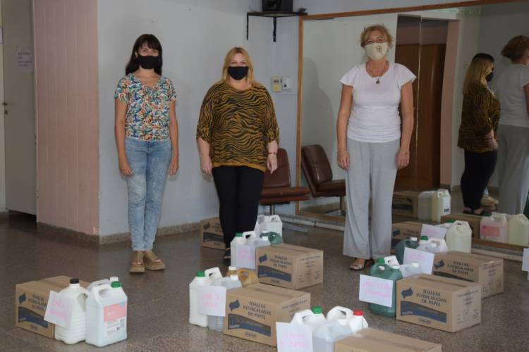 EL INTENDENTE GUSTAVO BENEDETTI, ENTREGÓ KITS SANITARIOS A CADA INSTITUCIÓN EDUCATIVA