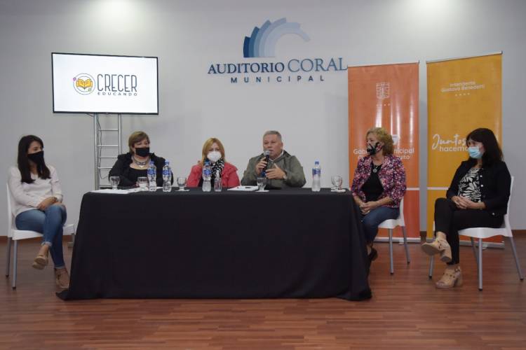 GUSTAVO BENEDETTI PRESENTÓ EL PROGRAMA CRECER EDUCANDO: BECAS DE ÚTILES ESCOLARES Y BOLETO EDUCATIVO GRATUITO