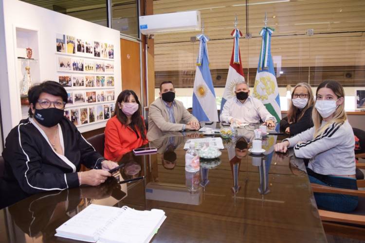 POR MÁS POLÍTICAS CONTRA LA VIOLENCIA DE GÉNERO EN ARROYITO, EL INTENDENTE RECIBIÓ A TÉ VERDE