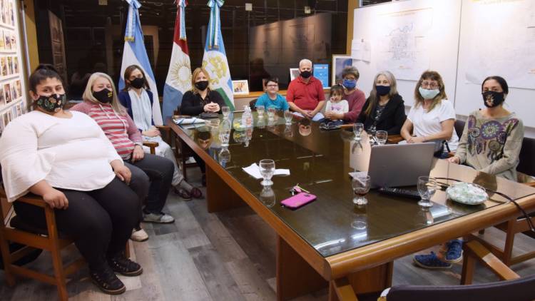 EL MUNICIPIO JUNTO A LAS INSTITUCIONES LOCALES PLANIFICAN MEJORAS EN EL CUIDADO DE LOS ANIMALES