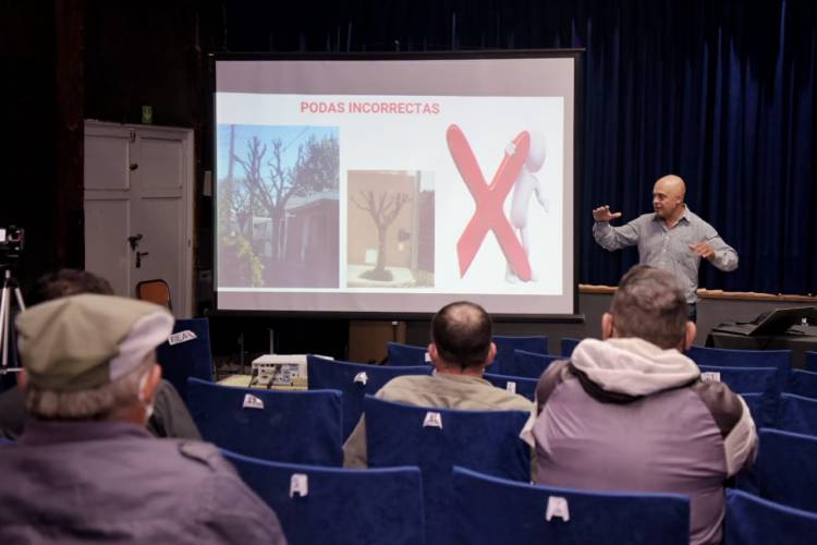 SE LLEVÓ A CABO EL CURSO HABILITANTE ANUAL DE PODA Y EXTRACCIÓN DE ÁRBOLES EN VEREDA