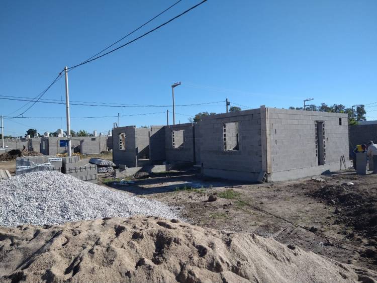 AVANZAN A BUEN RITMO LAS NUEVAS VIVIENDAS MUNICIPALES QUE SE ESTÁN CONSTRUYENDO