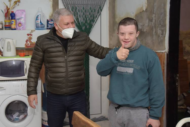 EL INTENDENTE VISITÓ A ALEXIS, QUIEN FUE OPERADO RECIENTEMENTE DE CATARATAS