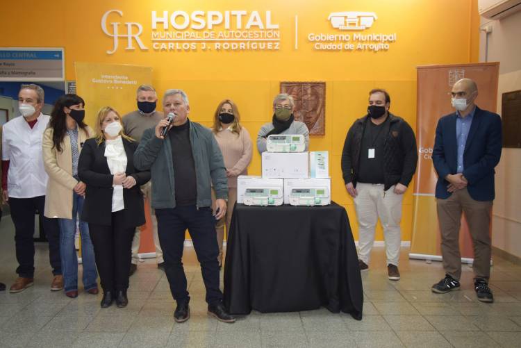 EN SU 70° ANIVERSARIO ARCOR ENTREGÓ AL INTENDENTE GUSTAVO BENEDETTI TRES EQUIPOS DE BOMBAS DE INFUSIÓN PARA EL HOSPITAL