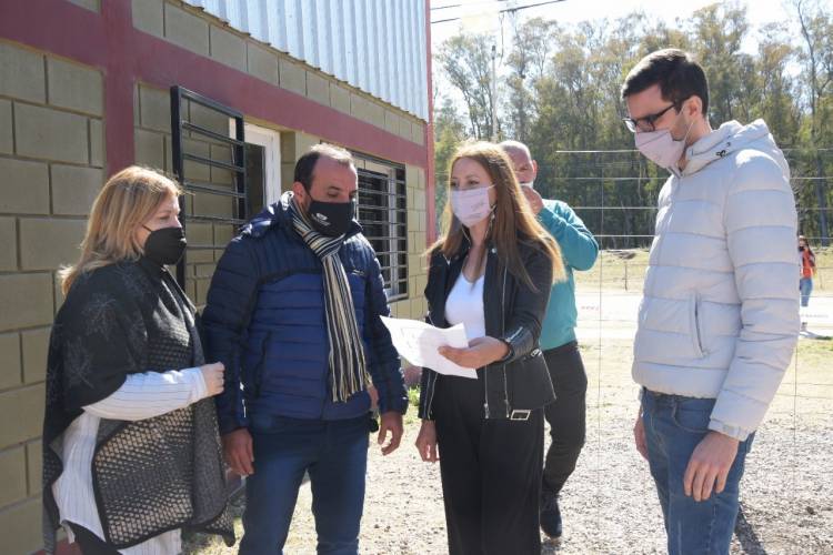 EL MUNICIPIO GESTIONÓ DONACIONES PARA EL CENTRO VECINAL LA CURVA Y LA COOPERATIVA ESCOLAR EL FUERTECITO LTDA.