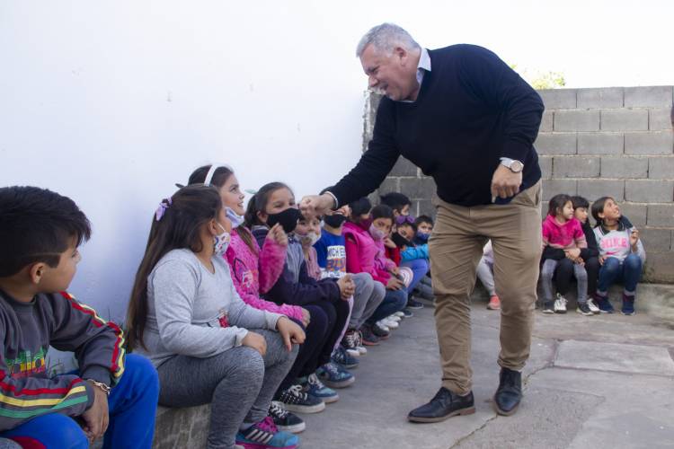 EL INTENDENTE COMPARTIÓ UNA TARDE DE JUEGOS CON LOS NIÑOS Y NIÑAS DEL ESPACIO CASITA