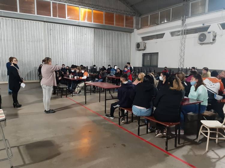 LA DIRECCIÓN DE ADICCIONES VISITÓ EL CENTRO EDUCATIVO CENMA