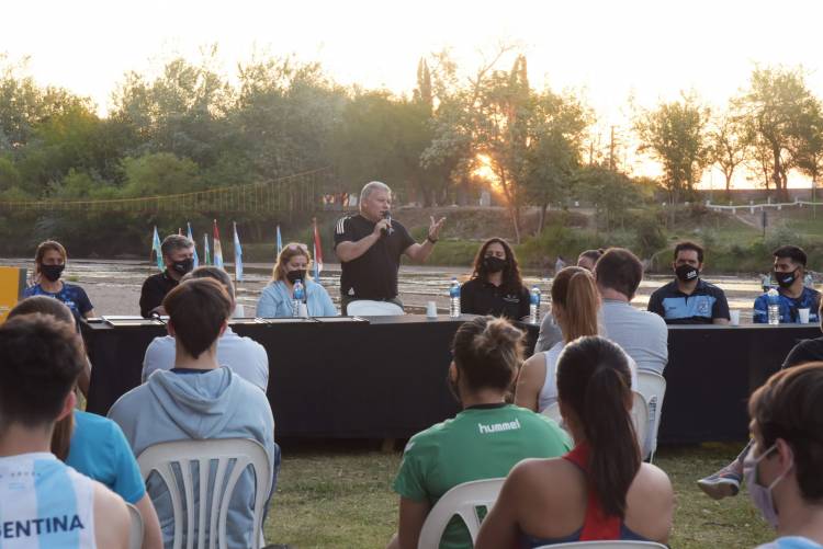 LA SELECCIÓN NACIONAL DE BEACH HANDBALL YA SE ENCUENTRA EN PLENO ENTRENAMIENTO EN NUESTRA CIUDAD