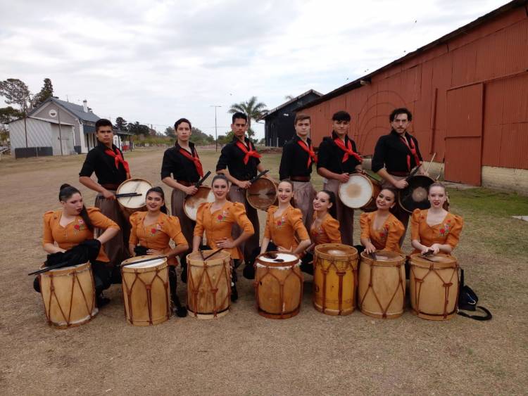 EL BALLET MUNICIPAL DE ARROYITO VUELVE A BRILLAR EN NUESTRA REGIÓN