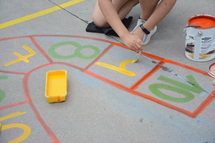 EL CONSEJO DE LA JUVENTUD DE ARROYITO INICIÓ EL PROYECTO «PINTADA SOLIDARIA»