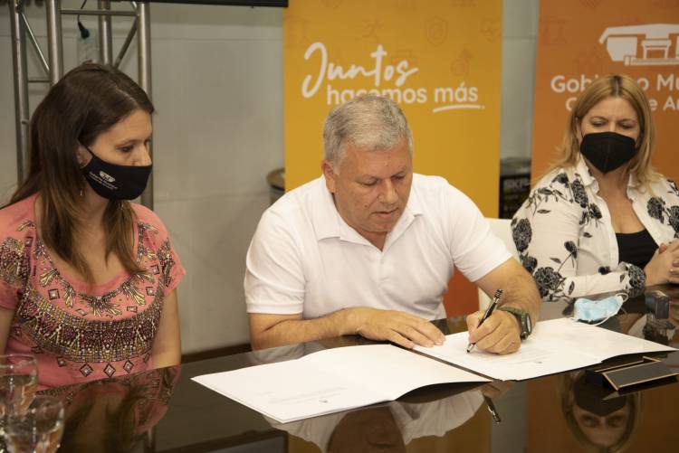 EL INTENDENTE BENEDETTI GESTIONÓ UN CONVENIO POR 7 MILLONES DE PESOS PARA LA COOPERATIVA TEXTIL CISTA