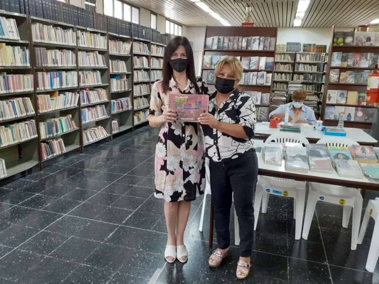 DONACIÓN DE LIBROS DE LA ESCRITORA LUCIANA GURCIULLO