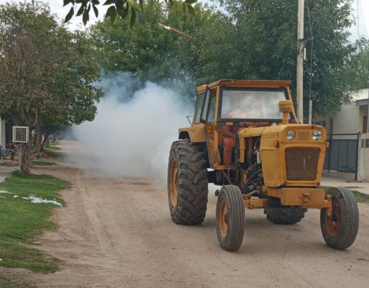 EL MUNICIPIO CONTINUA CON LA FUMIGACIÓN ESPACIAL CONTRA EL MOSQUITO AEDES AEGYPTI