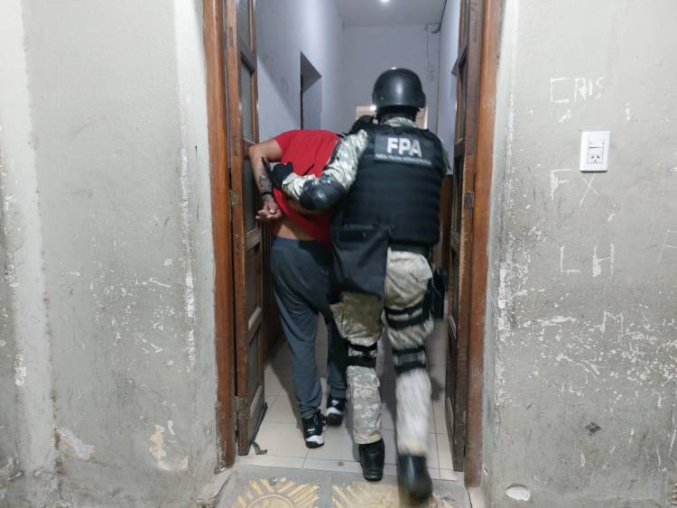 RÍO CUARTO: VENDIÓ COCAÍNA A UN MENOR DE EDAD Y QUEDÓ DETENIDO POR LA FPA